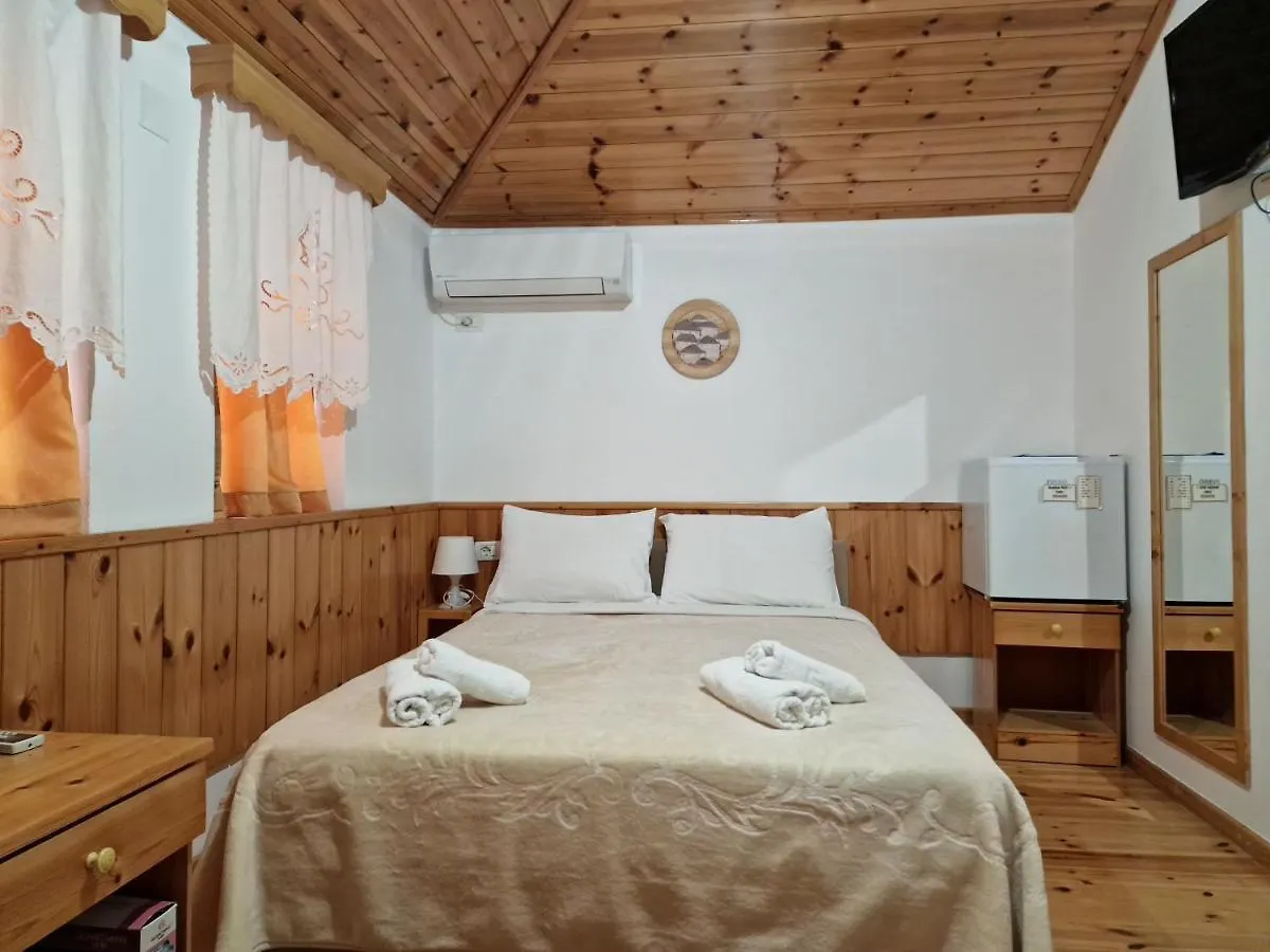 Hotel Domino Gjirokastër 0*,